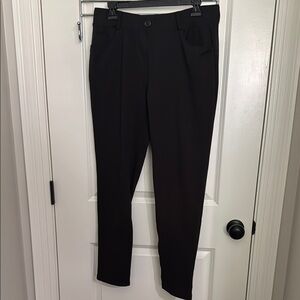 Black Cropped Pants with Sleek Tapered Design